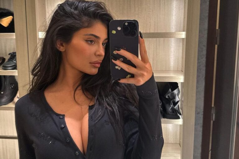 काइली जेनर को मिल गया नया प्यार, सबके सामने बॉयफ्रेंड संग किया लिप लॉक, वायरल हुआ KISS वीडियो – Kylie Jenner Timothee Chalamet finally made their relationship official couple kissing video viral from Beyonce concert watch here