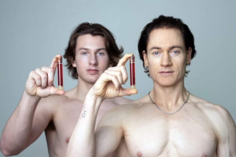 1 घंटा व्यायाम और 20 घंटे उपवास,’अमर’ होकर ही मानेगा अरबपति, सुबह 9 बजे खा लेता है डिनर, बेटे को भी दी है ट्रेनिंग!